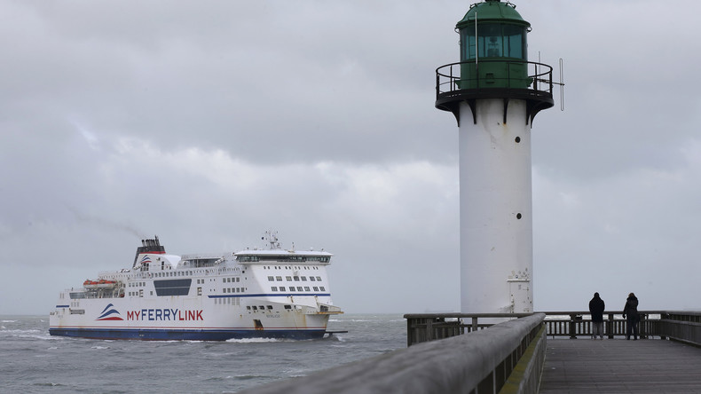 Les marins de My Ferry Link bloquent l’accès au Tunnel sous la Manche à Calais (VIDEO)