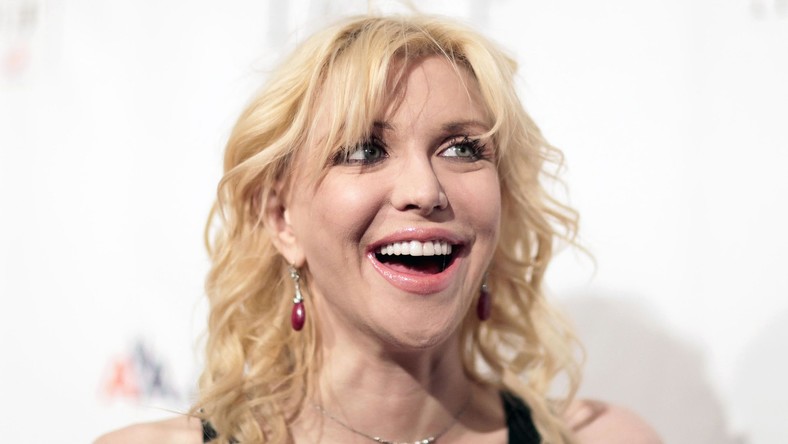 «Je me sens plus en sécurité à Bagdad», Courtney Love agressée à Paris (VIDEO)