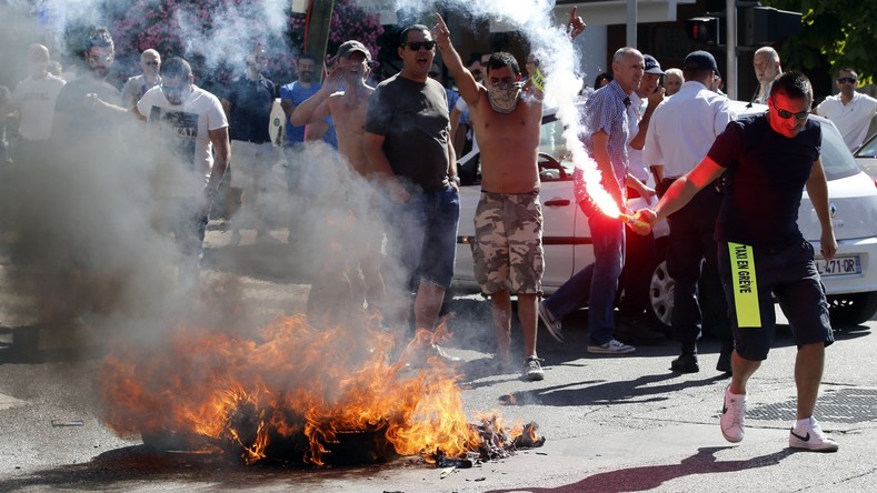 Mobilisation des taxis contre UberPop : l'Etat appelle au calme