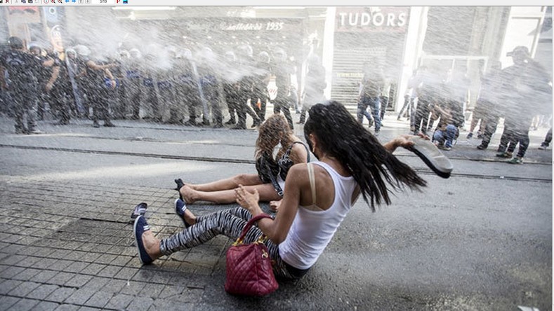 Gay Pride d’Istanbul : Canons à eau et flashball gâchent la fête