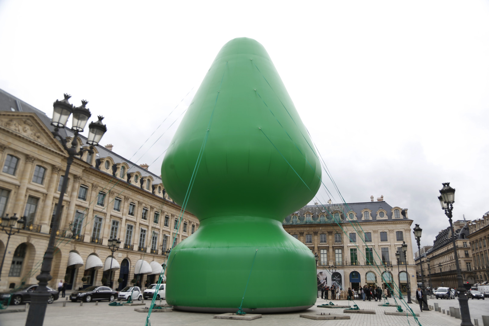 «Le vagin de la reine» vandalisé à Versailles