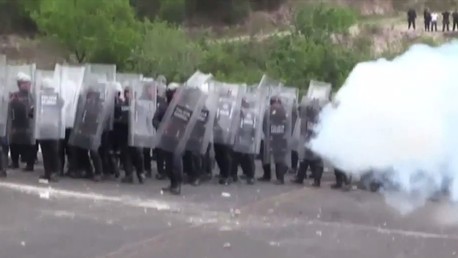 Le Mexique en ébullition : les protestataires prennent au piège la police