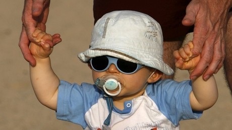 Père de l'enfant sauf preuve du contraire, la Cour européenne tranche