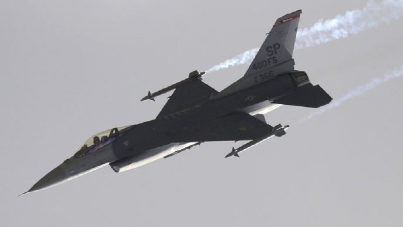 Un avion de combat s’écrase en Caroline du Sud après une collision avec un avion civil