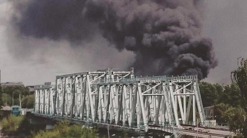 Un dépôt de l'usine ZIL, célèbre fabricant automobile soviétique, est en feu à Moscou (PHOTOS)