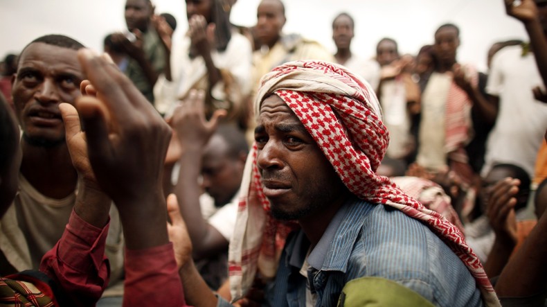 Des réfugiés Somaliens et Ethiopiens espérant une vie meilleure débarquent dans un Yémen en guerre