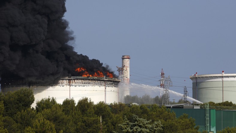 Alain Corvez : deux explosions simultanées dans une usine à Berre-l'Etang, coïncidence surprenante