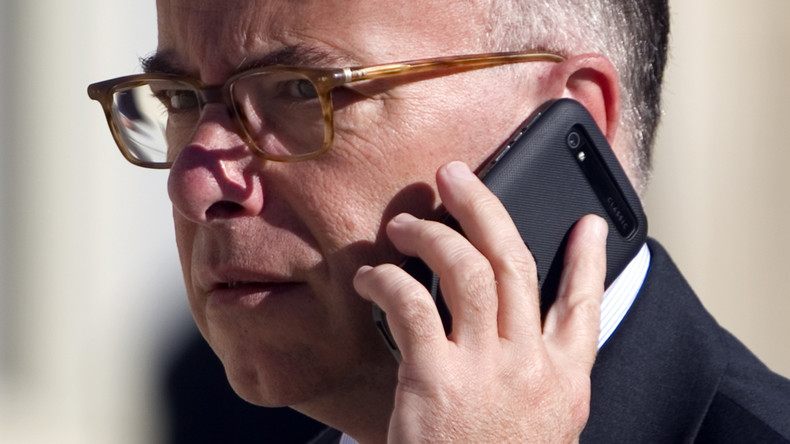 Cazeneuve surjoue, selon les réseaux sociaux