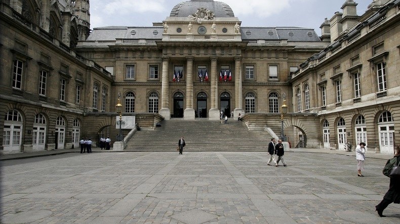 Projet d'attentat : un djihadiste de Daesh a demandé à l'un des suspects de «frapper» en France