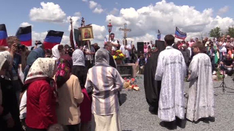Des Ukrainiens du Donbass partagent le chagrin des victimes du vol MH17