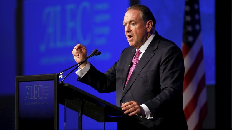 Le candidat républicain à la présidentielle Huckabee : «Obama conduit Israël à la porte du four»