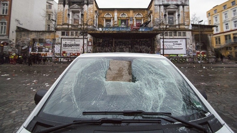 Allemagne, la voiture d'un leader de Die Linke explose, il accuse l'extrême-droite