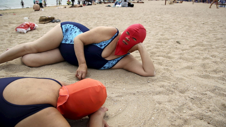 En Chine, pour ne pas bronzer, on se baigne avec une cagoule (PHOTOS, VIDEO)