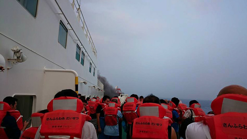 Quelque 100 passagers évacués d'un ferry pris en feu au Japon