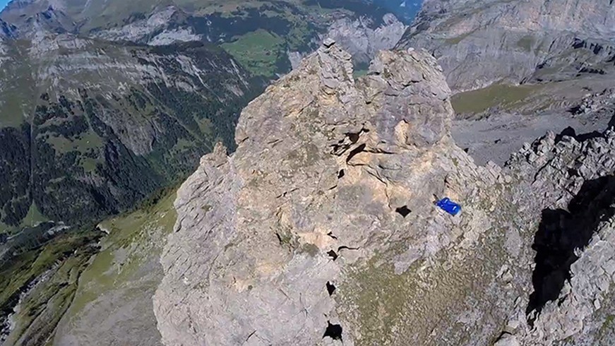 Un pilote en wingsuit effectue «le base jump le plus fou de l’histoire» (VIDEO)