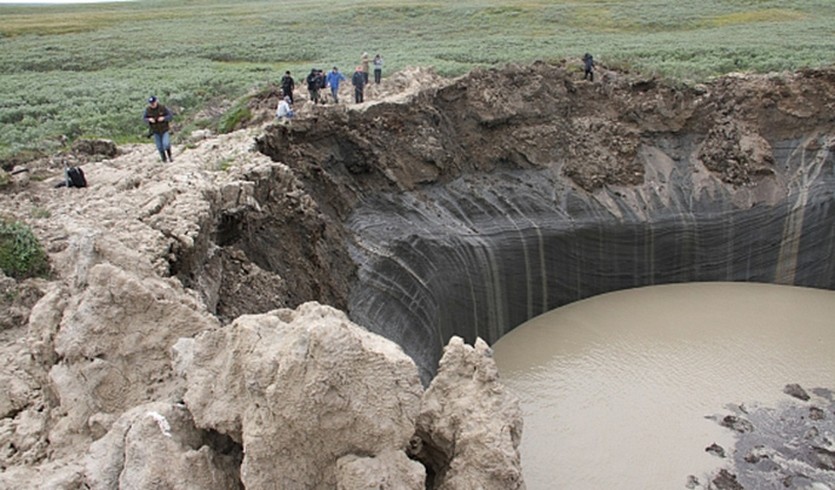Le mystérieux cratère géant apparu en Sibérie est devenu un petit lac