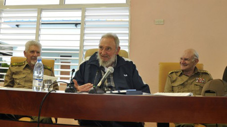 Fidel Castro sort du bois, première apparition en public depuis trois mois