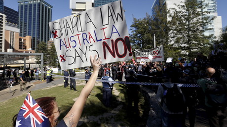 Manifestations et confrontations entre anti-islam et anti-racistes en Australie (VIDEO)