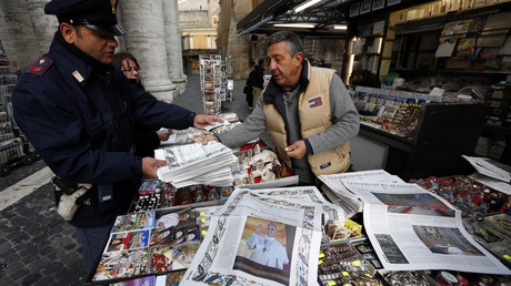 Vendeur de journaux en Italie
