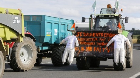 Les éleveurs libèrent Lyon mais bloquent toujours l'accès au Mont-Saint-Michel 