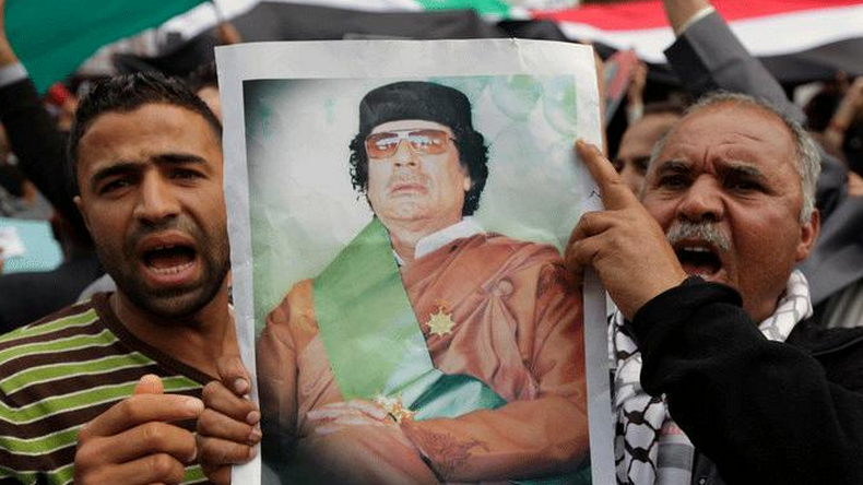 Une manifestation pro-Kadhafi dispersée avec des pierres et des tirs à Benghazi 
