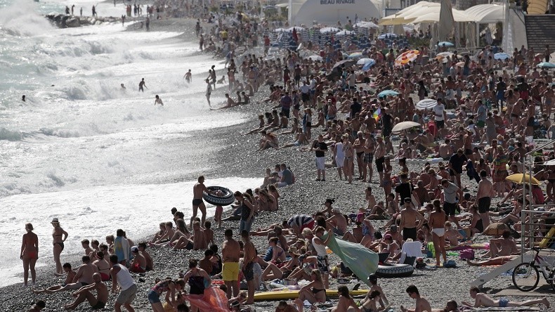 Les hommes politiques en vacances, au menu farniente et communication