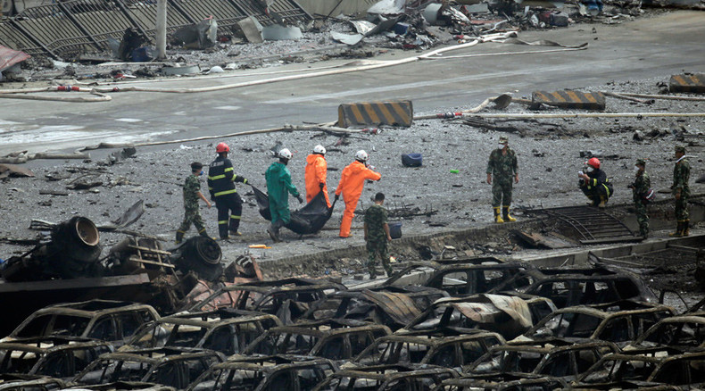Un pompier de Tianjin sauvé des décombres après y avoir été coincé durant 32 heures