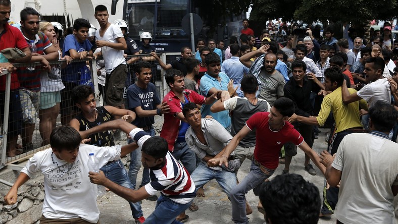 Grèce : les migrants se battent pour une place sur une liste de réfugiés pour rejoindre l'île de Kos