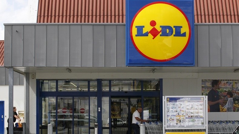 Cambrai, des agriculteurs bloquent à nouveau la base logistique de la marque allemande Lidl