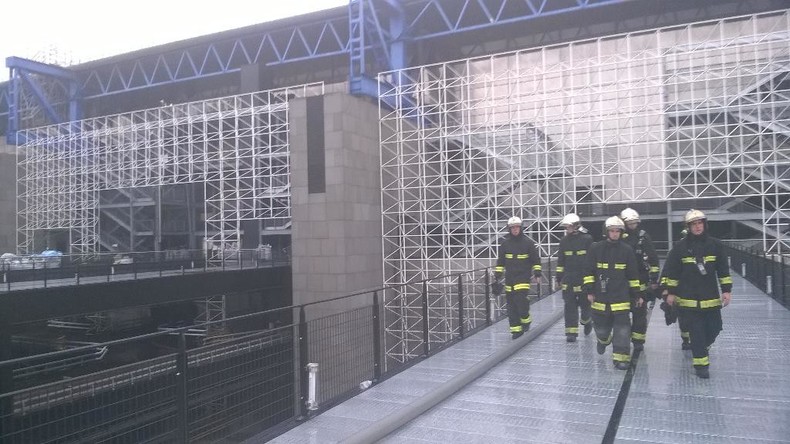 Les pompiers ont mis six heures à circonscrire l’incendie à la Cité des sciences (PHOTOS, VIDEO)