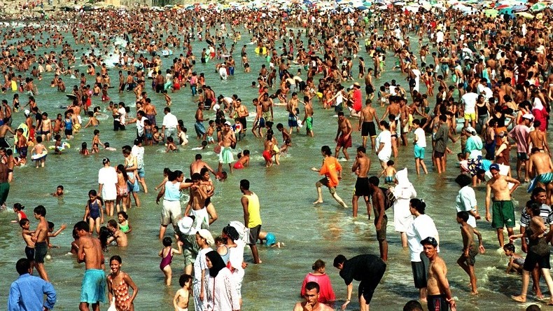 Au Maroc, un appel pour des plages non mixtes divise la société