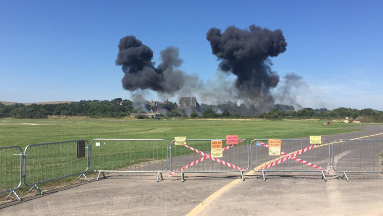 Un avion s’écrase lors d’un show aérien dans le Sussex au Royaume-Uni (PHOTOS, VIDEO)