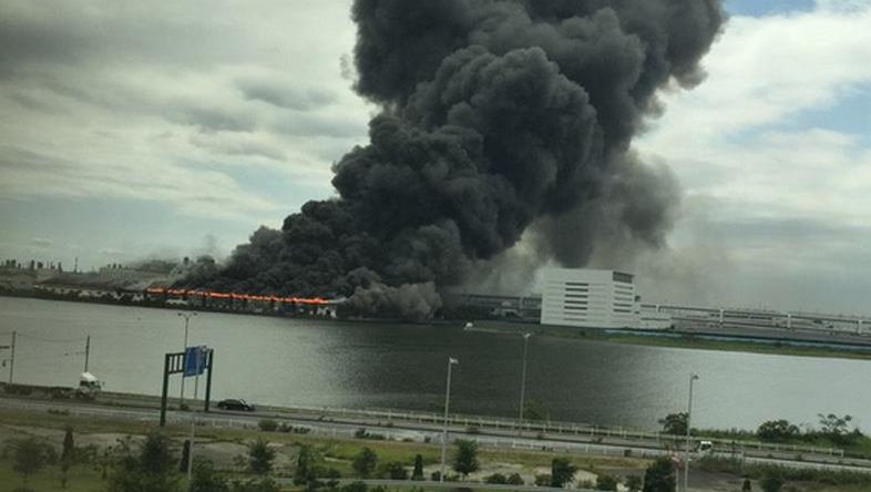 Un grand incendie s’est déclaré près de l’aéroport de Tokyo (PHOTO, VIDEO)