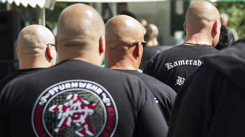 «Piss nazis» : sur fond de crise migratoire, des néo-nazis urinent sur des enfants à Berlin