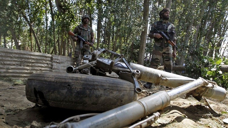10 civils tués et des dizaines de blessés lors d'échanges de tirs à la frontière indo-pakistanaise