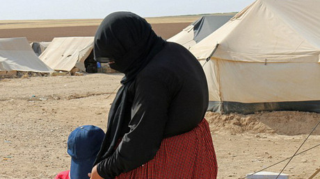 Un petit garçon Yazidi embrigadé par Daesh apprend à haïr son peuple et à décapiter sa mère