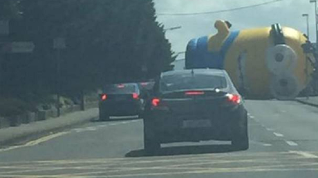 Dublin : un «minion» s'envole d'une fête foraine et paralyse le trafic routier 