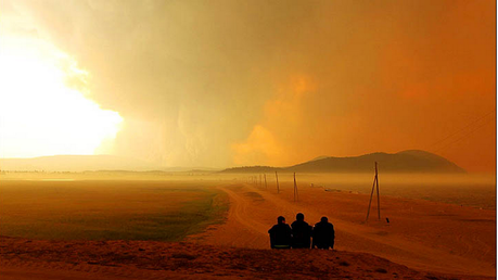 Comme un air d'apocalypse : les incendies ne cessent de ravager les rives du lac Baïkal (VIDEO)
