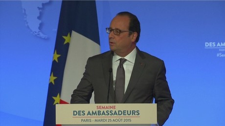 Hollande réaffirme la nécessité de renforcer les mesures de sécurité après l’attentat du Thalys