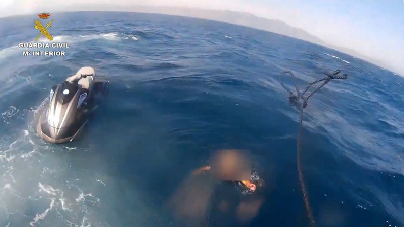 Ils font transiter des migrants sur leurs jet skis, 15 personnes interpellées en Espagne (VIDEO)