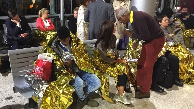 Nuit éprouvante dans l'Eurotunnel, des centaines de passagers bloqués par les migrants