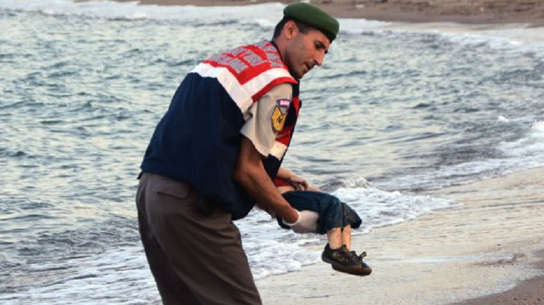 Dominique Vidal, choc des images, poids de l'émotion et réflexion sur la photo de l'enfant syrien