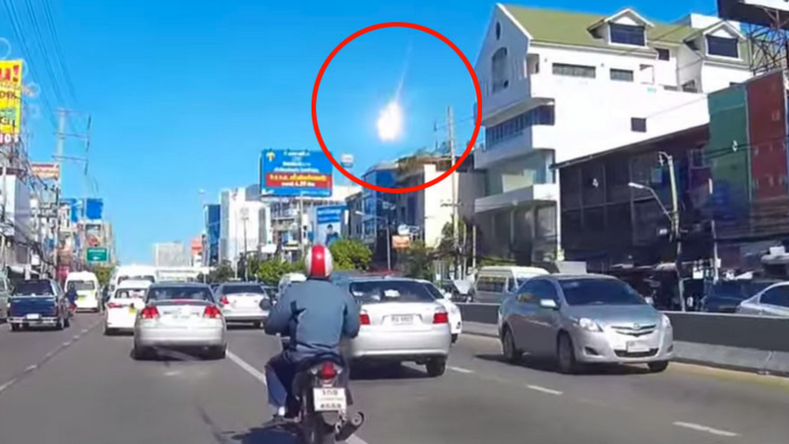 Une imposante boule de feu et des bruits d’explosions repérés en Thaïlande (VIDEO)
