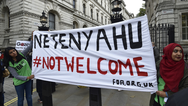 «Arrêtez ce criminel de guerre» : en visite à Londres, Netanyahou fait face à un accueil glacial