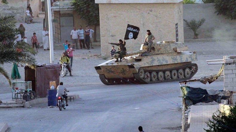 Daesh met deux otages en vente dans son magazine en ligne