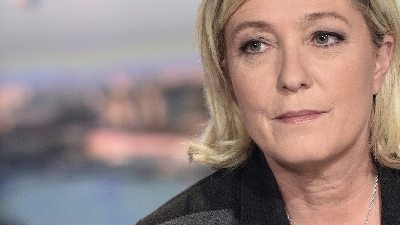 Marine le Pen tâcle Anne Hidalgo pour un tweet en arabe