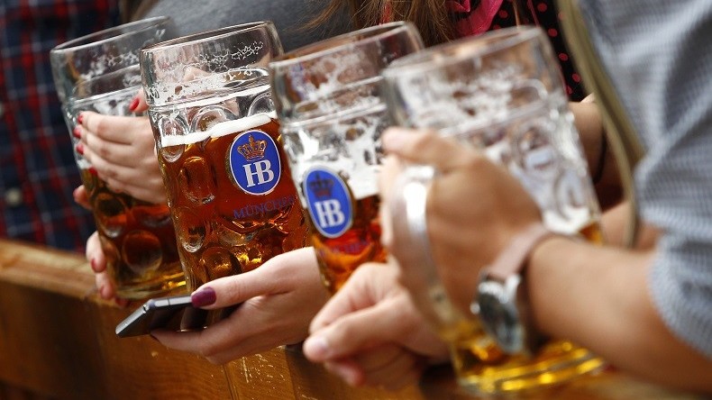Oktoberfest à Munich : demandeurs d'asile VS buveurs de bières, le choc des cultures ?