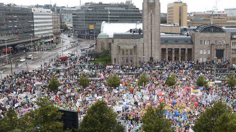 30 000 Finlandais protestent contre les coupes budgétaires, une grève nationale paralyse le pays