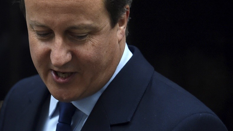 Royaume-Uni : après le scandale du cochon mort, David Cameron attaqué sur sa politique étrangère