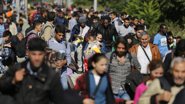 Udo Ulfkotte : politiciens et grandes entreprises sont ceux qui tirent profit de la crise migratoire